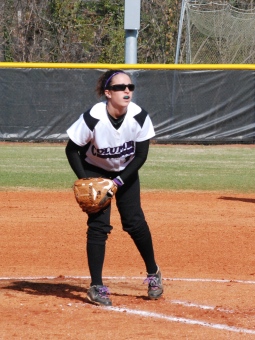 Softball Celebrates Family Day